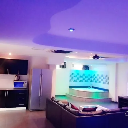 Apartment 75 Sqm Studio Type Jacuzzi Apartment 101 A *