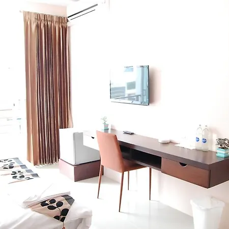 Nipa Aparthotel