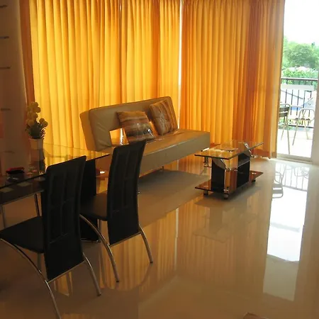 Apartment To Diamond Suites Condo By Rt *