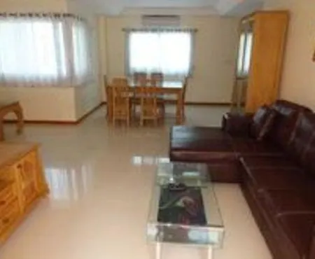 Rm Wiwat Apartment *