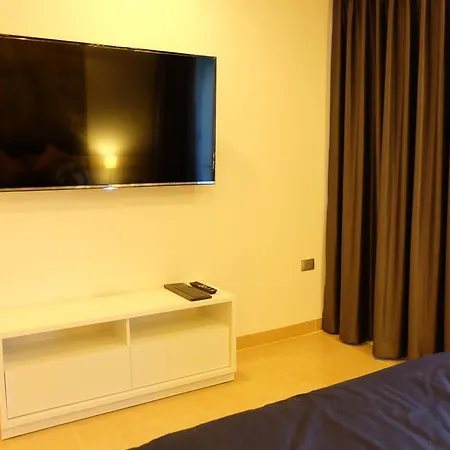 Azure Studio 409 Apartment *