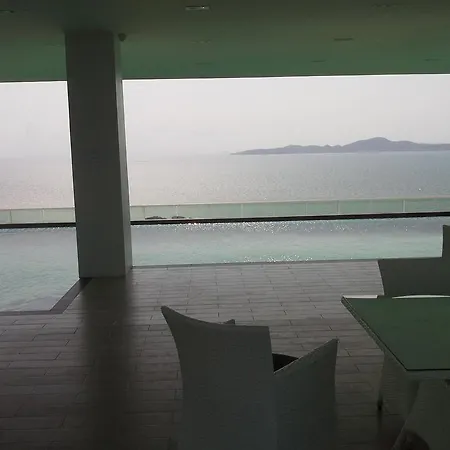 The View Cosy Beach Apartment *