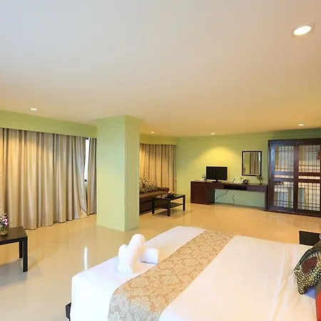 Centre Hotel 3*