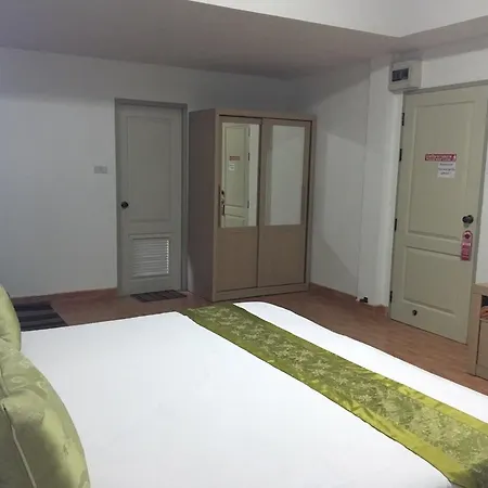 Nichanan Guest house *