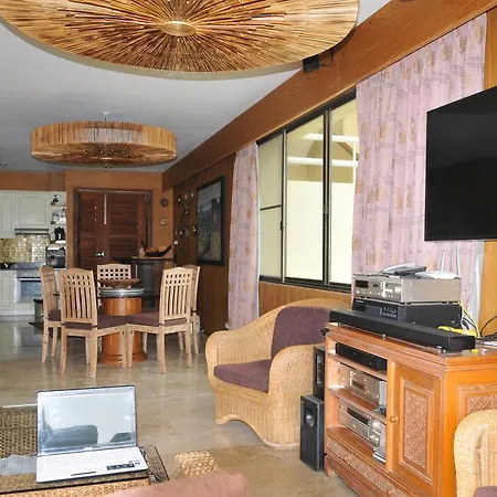 Chom Talay Apartment *