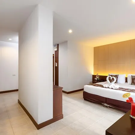 Holiday 4*