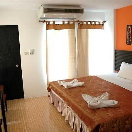 Hotel Baboona Beachfront Living Pattaya