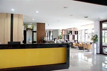 Holiday Hotel