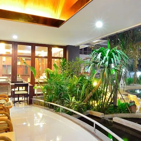 Holiday 4*