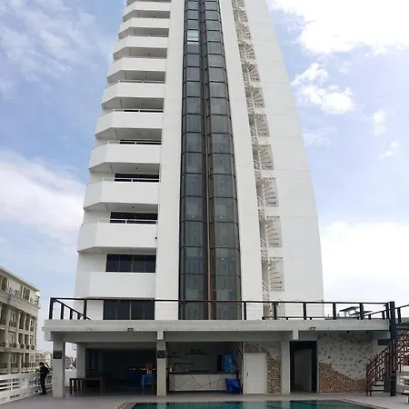 Centre Hotel 3*