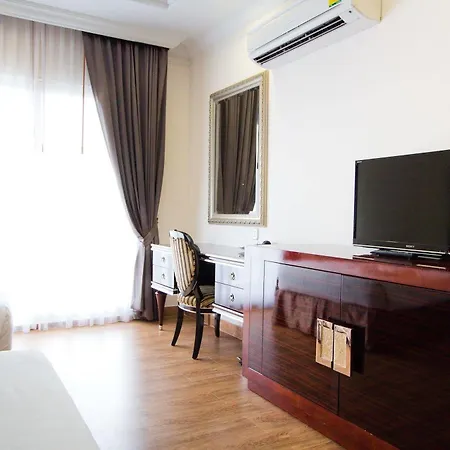 Hotel Lk Premier