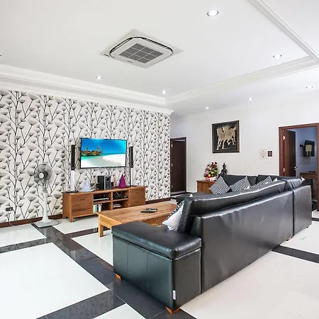 Baan Chatmanee Villa