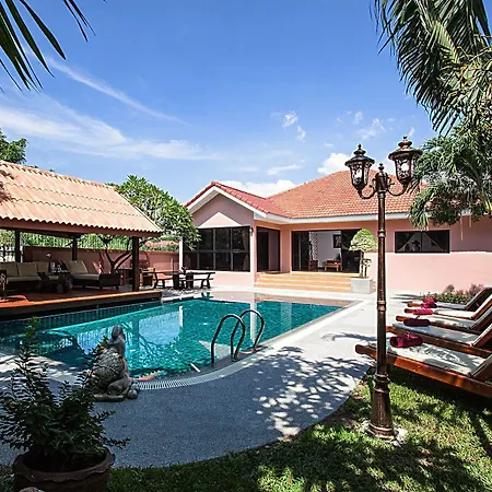 Villa Baan Chatmanee Pattaya