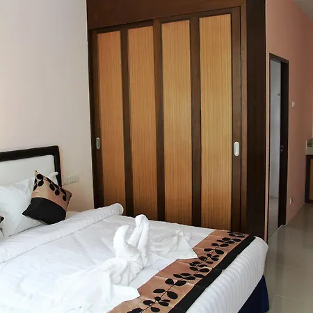 Nipa Aparthotel 3*