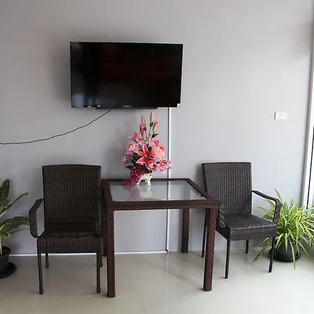 Nipa Aparthotel 3*