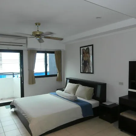 โรงแรมเดอะ คลาสรูม 3* Pattaya