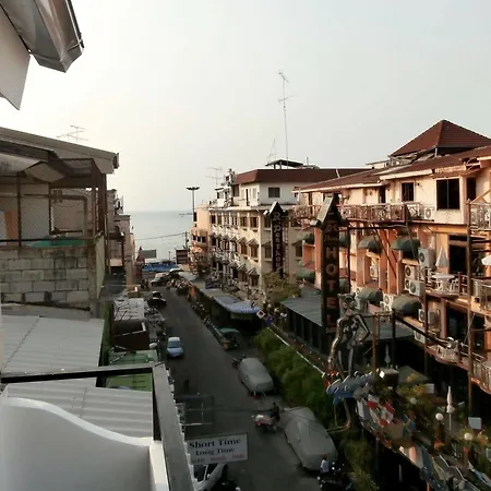 โรงแรมเดอะ คลาสรูม Pattaya