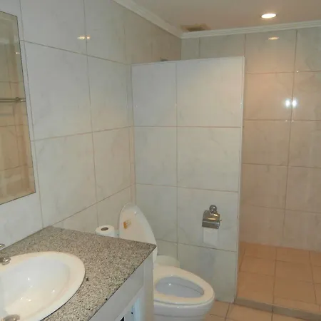 โรงแรมเดอะ คลาสรูม 3* Pattaya