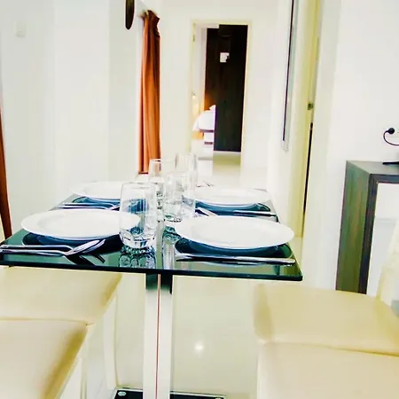 Aparthotel Family 3*
