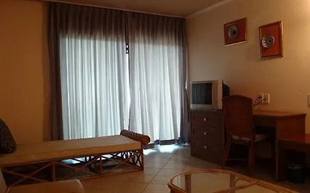 Cross Pratamnak Hotel