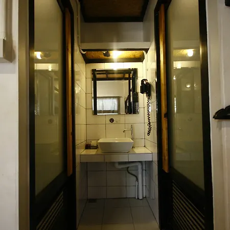 Hotel Sweet Box 2*