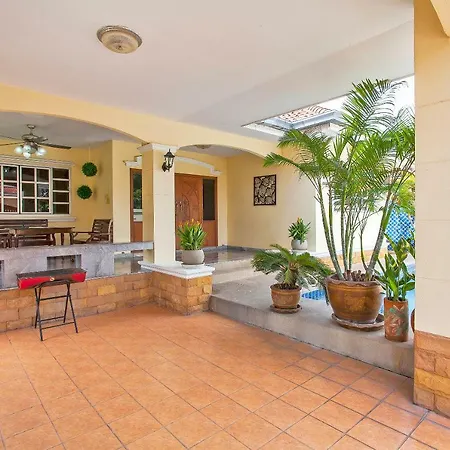 Baan Chokdee - 5 Bed - Private Pool *