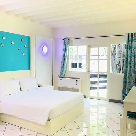 Hotel At Nine 2*