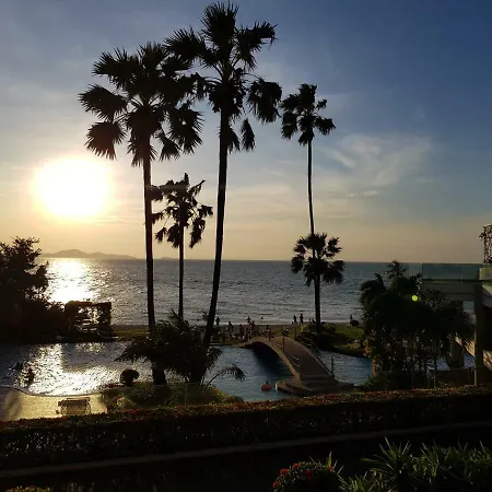 Front At The Palm Wongamat Apartment Pattaya