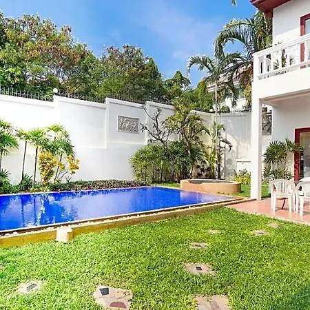 Avoca Pool Hotel 3*