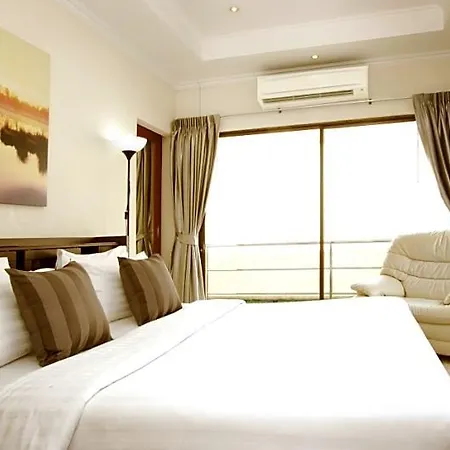 Hotel Avoca Pool
