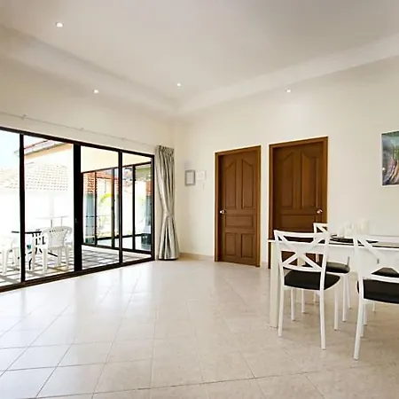Avoca Pool Hotel 3*