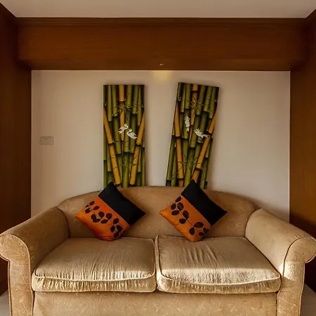 Tara Court Hotel 3*
