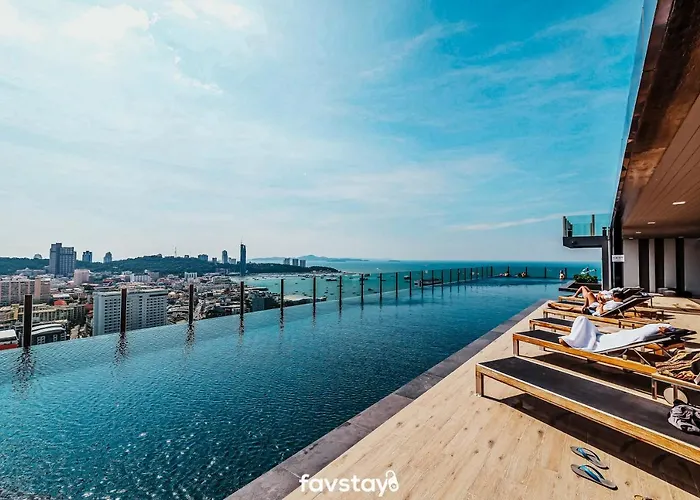 Favstay - The Base Central Pattaya