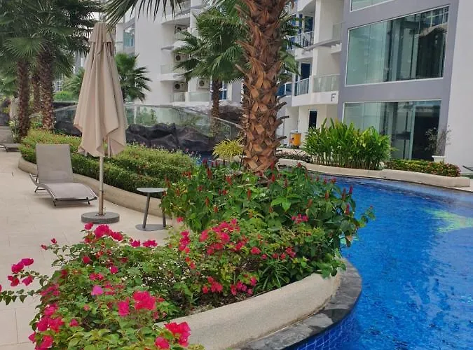 Grand Avenue Pattaya Jang Pap