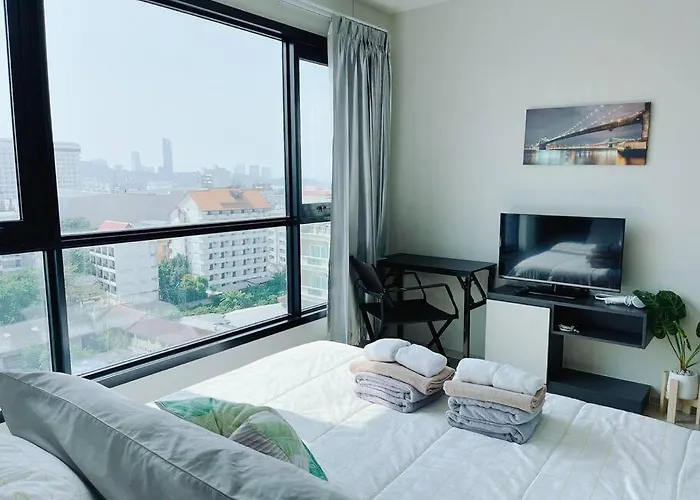 Base Central Pattaya 2Bed King&Queen With Infinity Pool & Free Netflix!