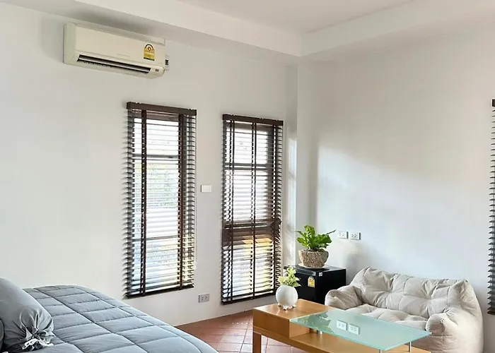 After-Grad Poshtel