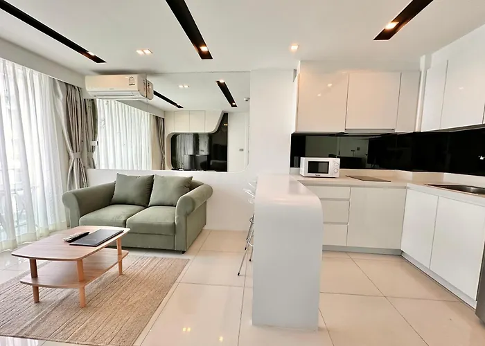 Glamorous 1 Bedroom In City Center Residence