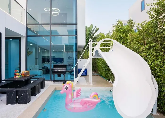 Funny Time Pool Villa