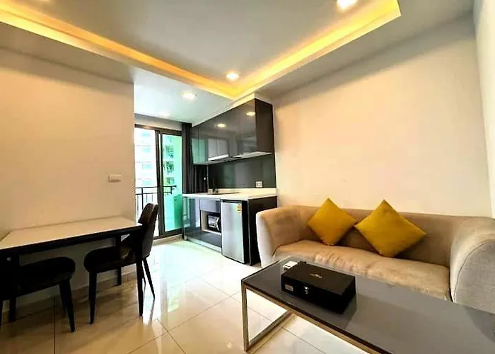 Modern 1-Bedroom Condo With Pool View Arcadia Beach Continental Pattaya