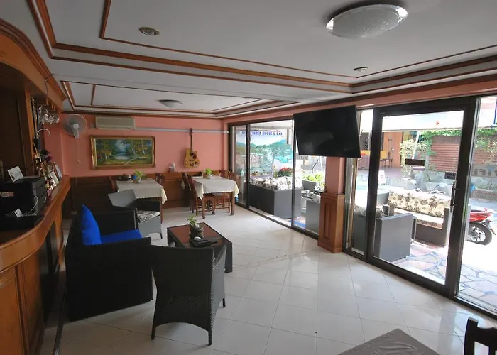 Kingfisher House & Bar
