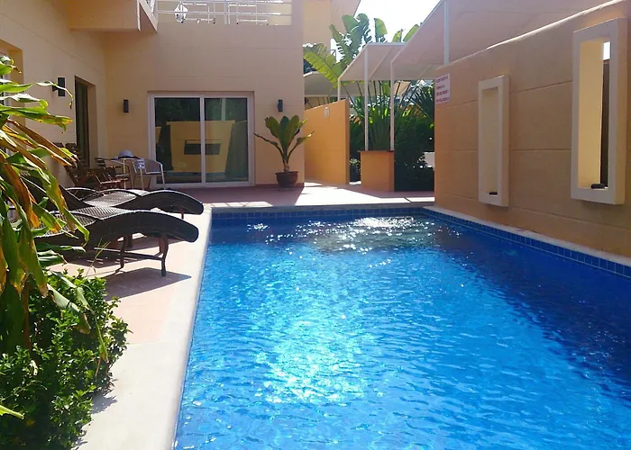 Gp Rooms Pool Guesthouse