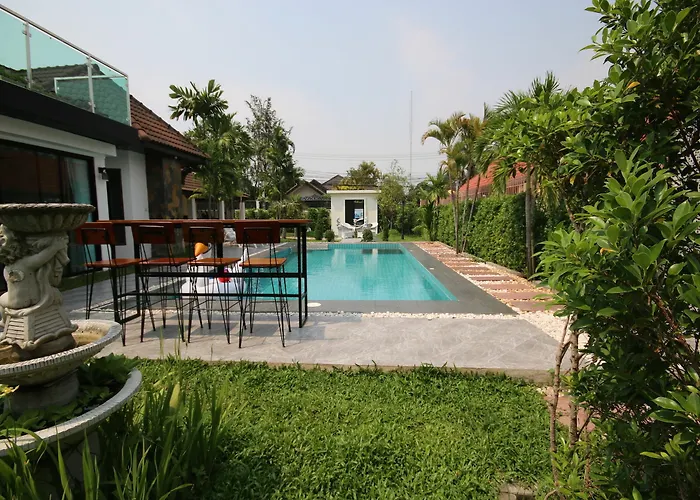 Cozy Garden Cottage Pool Villa