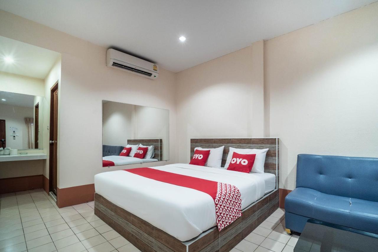 Vaccinated Staff - Oyo 645 Baan Ruangrungroj Hotel 2*