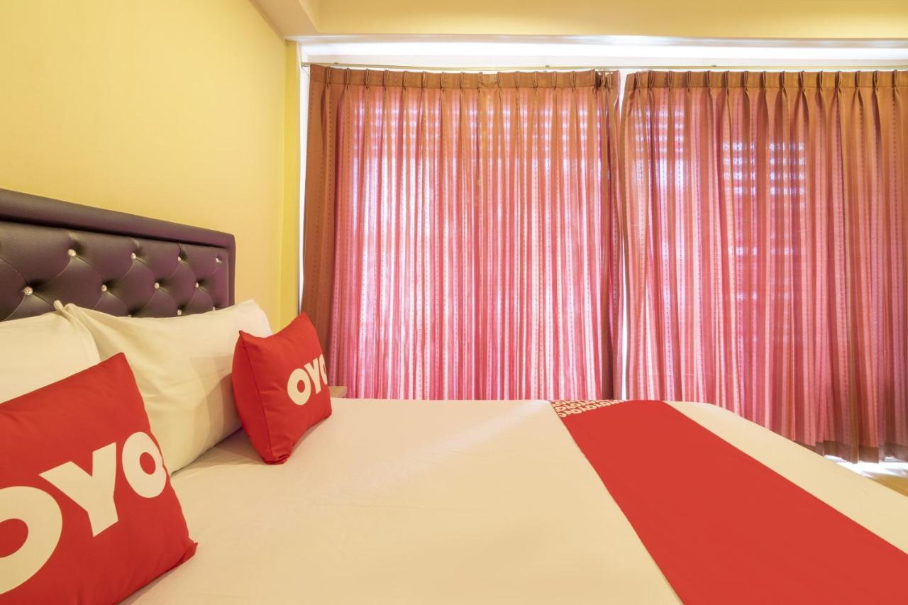 Oyo 75350 Hole In One Bar Hotel 2*