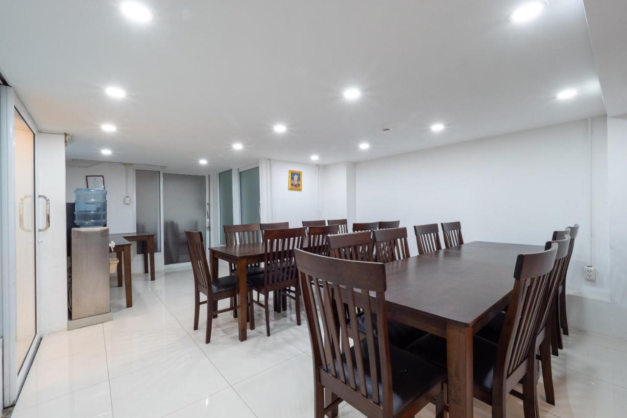 Oyo 75369 Cozy Rooms@ Addicts Hotel 2*