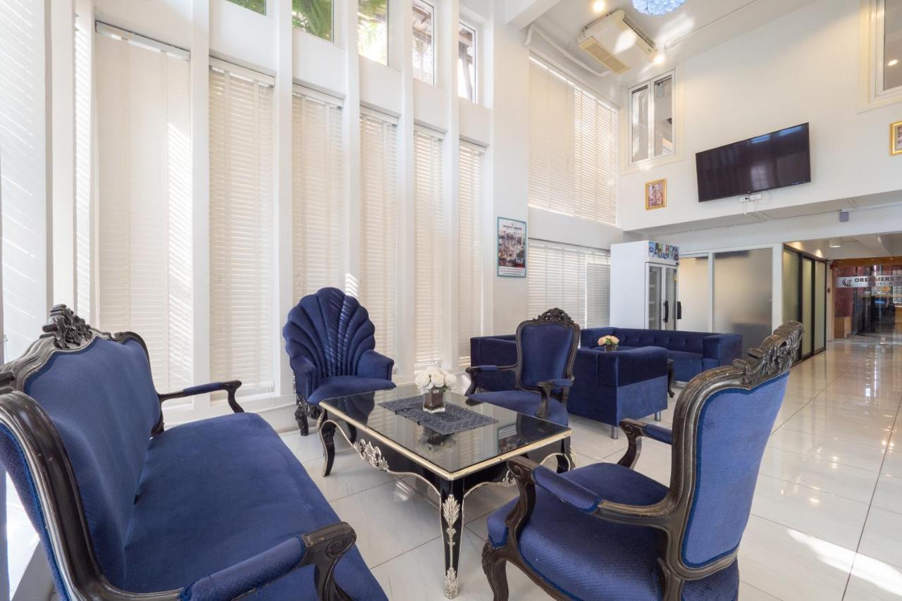 Oyo 75369 Cozy Rooms@ Addicts 2*