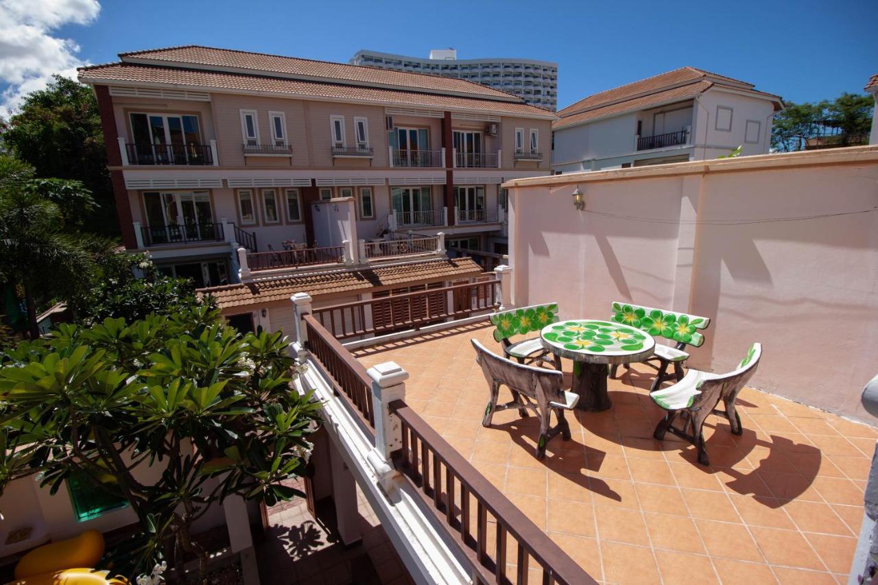3 Bedroom Town With Private Pool * Pattaya