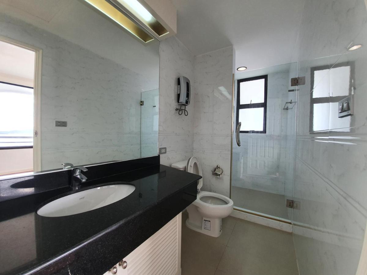 Spacious With Ocean & View *