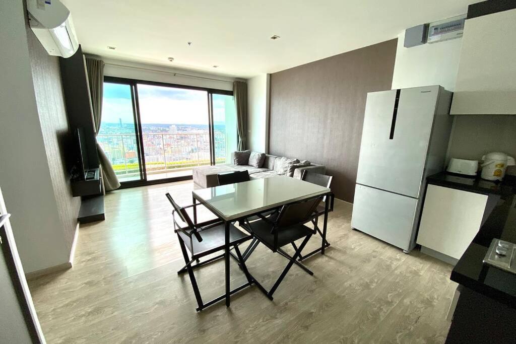 70sqm 2 Bed - 2 Bath - Penthouse The Base Central 595
