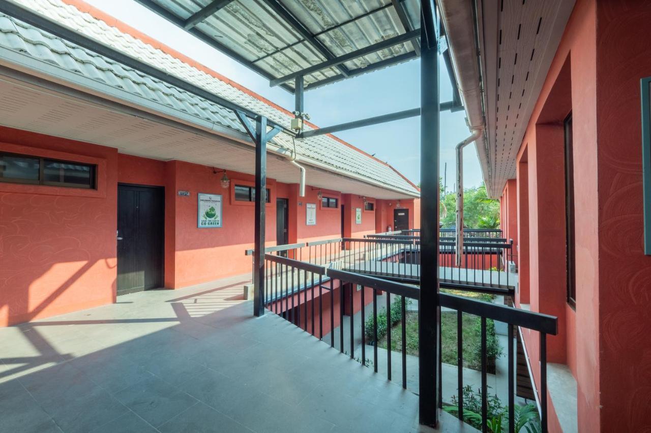 Hotel Oyo 75369 Cozy Rooms@ Addicts